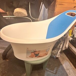 Munchkin White and Blue Baby Bath Seat